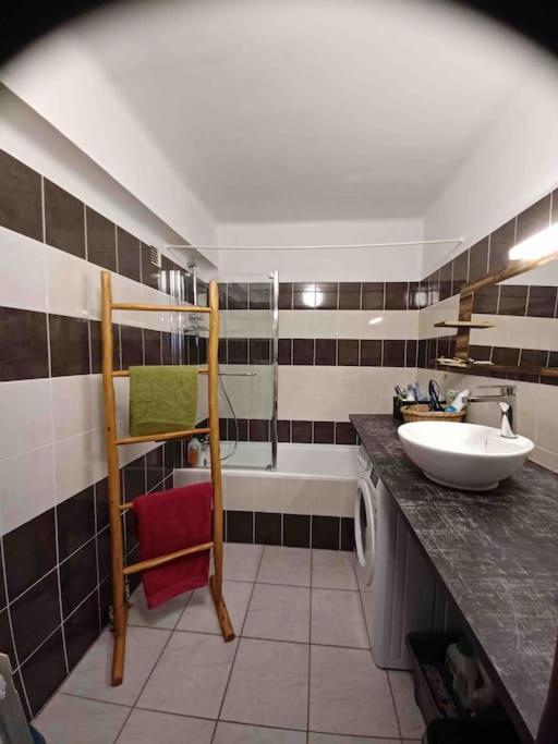 Grand T2 Esprit Loft Coeur De Ville Sète Eksteriør bilde